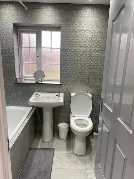 2 Bed House Sleeps 4-5 Vila Liverpool Exterior foto