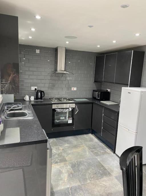 2 Bed House Sleeps 4-5 Vila Liverpool Exterior foto